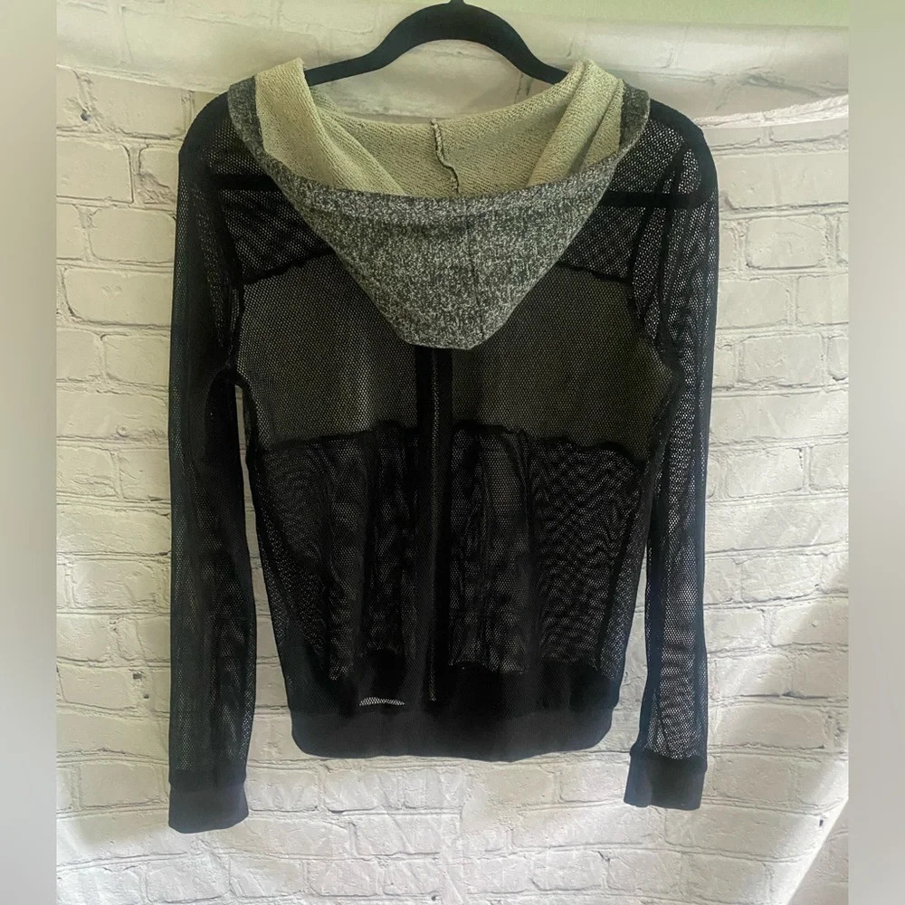 5/$20 Guess Los Angeles Women’s Mesh‎ Zip Up Hoodie Medium - Picture 4 of 7
